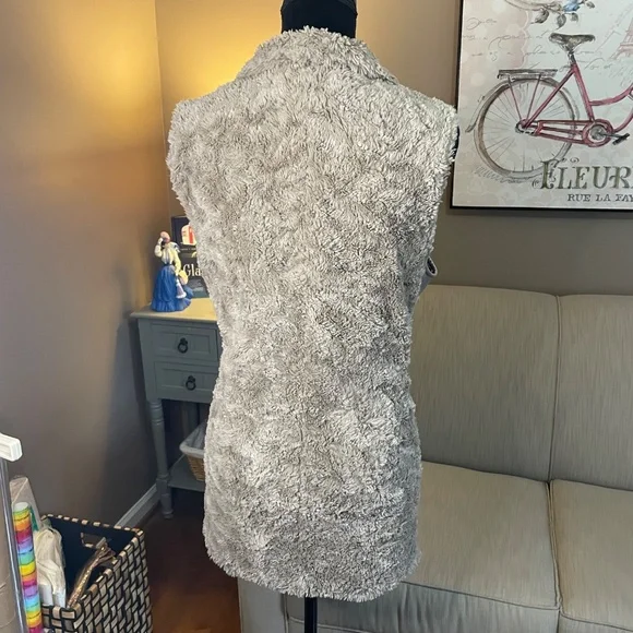 Marc New York - Andrew Marc, faux fur/faux leather women's vest, sz M - Picture 2 of 8